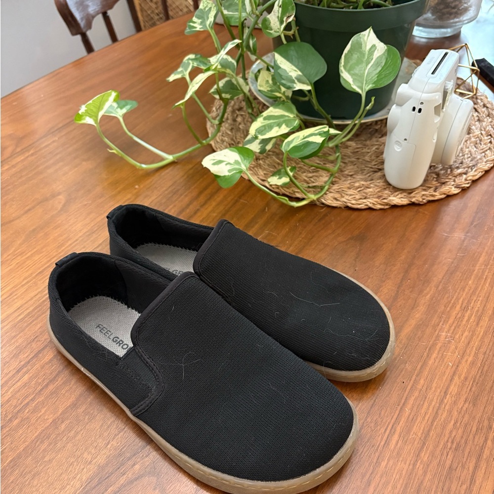 Feelgrounds Women's Black Slip-Ons
